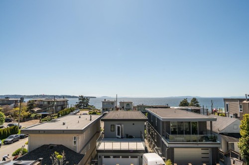 15556 Columbia Avenue, White Rock, BC 