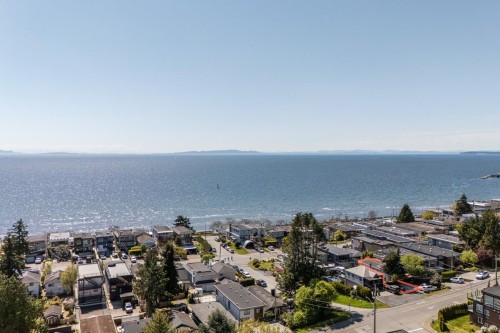 15556 Columbia Avenue, White Rock, BC 