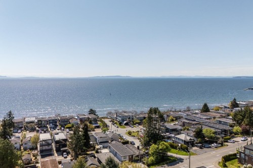 15556 Columbia Avenue, White Rock, BC 