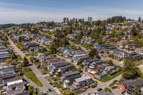 15556 Columbia Avenue, White Rock, BC 