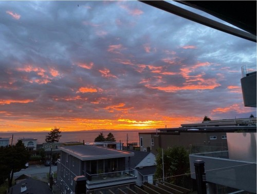 15556 Columbia Avenue, White Rock, BC 