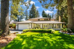 13846 18 Avenue Surrey, BC V4A 1W4