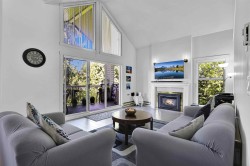 315-13918 72 Avenue  Surrey, BC V3W 0T4