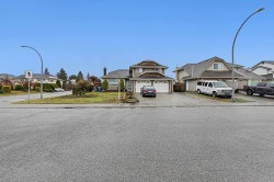32066 Sorrento Avenue Abbotsford, BC V2T 5B7