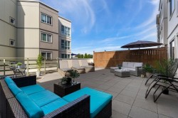 212-15795 Croydon Drive Surrey, BC V3Z 2L6