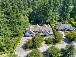 2732 Northcrest Drive Surrey, BC V4P 2G9