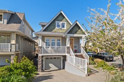 15595 Thrift Avenue White Rock, BC V4B 2L8