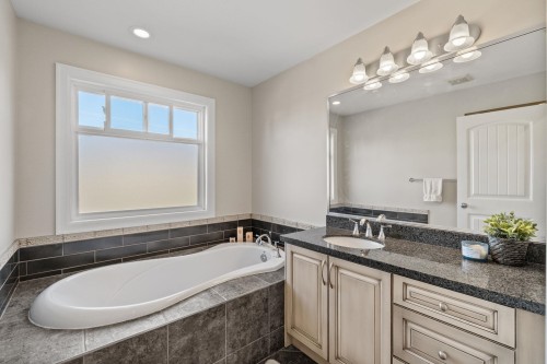 15595 Thrift Avenue, White Rock, BC 