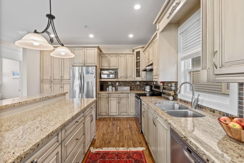 15595 Thrift Avenue, White Rock, BC 