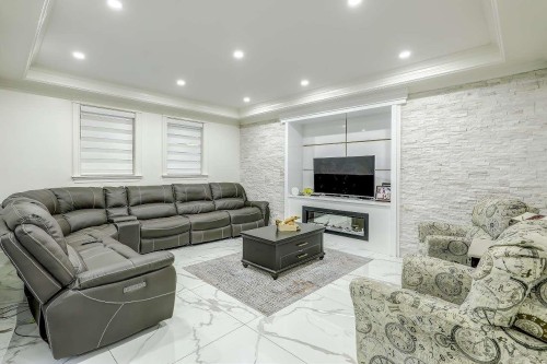 5733 W Kettle Crescent, Surrey, BC 
