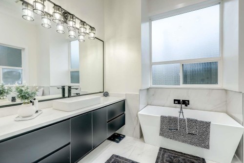 5733 W Kettle Crescent, Surrey, BC 
