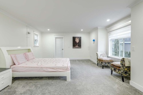 5733 W Kettle Crescent, Surrey, BC 
