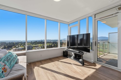 2801-10448 University Drive  Surrey, BC V3T 0S7