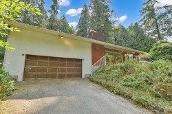 13428 Crescent Road Surrey, BC V4P 1K8