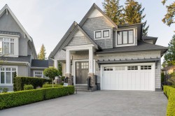 13183 19a Avenue Surrey, BC V4A 9M9