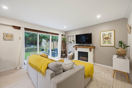 2-33900 Mayfair Avenue  Abbotsford, BC V2S 1R2