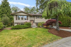 7978 141a Street Surrey, BC V3W 6L6