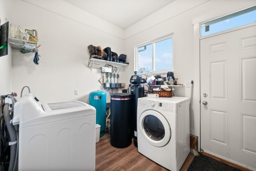 21723 24 Avenue, Langley, BC - Indoor Photo Showing Laundry Room