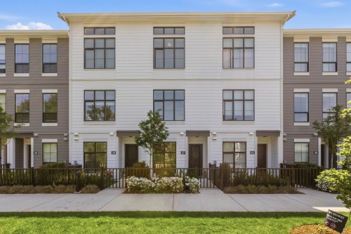 27-2774 Montrose Avenue  Abbotsford, BC V2S 0N4