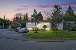 12521 Grove Crescent Surrey, BC V3V 2L6