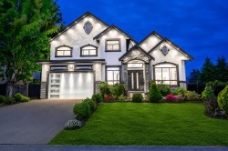 8670 Tunis Place Surrey, BC V3S 4Y6