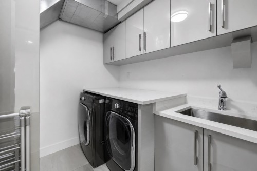 8671 Galway Crescent, Surrey, BC 