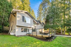 2722 Bayview Street Surrey, BC V4A 2Z4