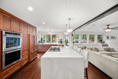 24244 60 Avenue, Langley, BC - Indoor Photo Showing Kitchen With Upgraded Kitchen