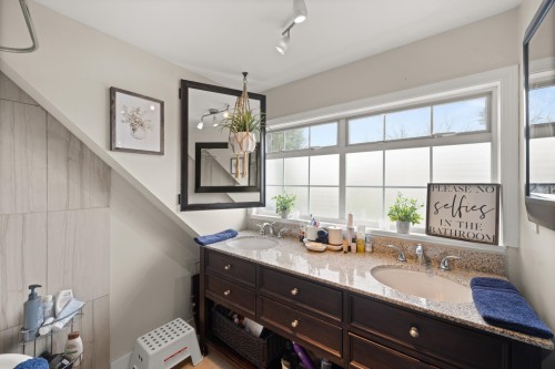 24244 60 Avenue, Langley, BC - Indoor Photo Showing Bathroom