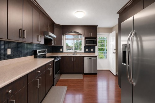 14318 68 Ave, Surrey, BC 
