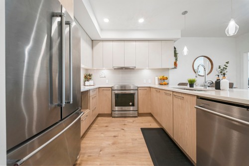 204-3182 Gladwin Road, Abbotsford, BC 