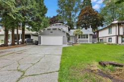 9763 155 Street Surrey, BC V3R 7G6