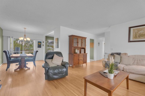 11064 Swan Crescent, Surrey, BC - Indoor Photo Showing Living Room