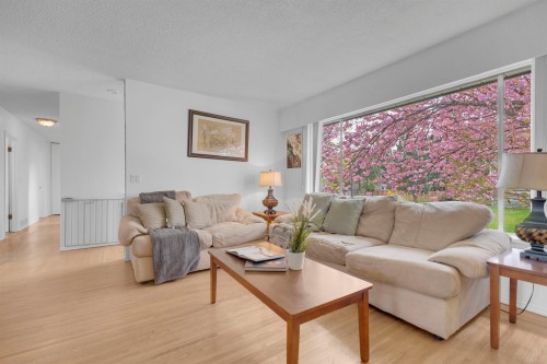 11064 Swan Crescent, Surrey, BC - Indoor Photo Showing Living Room