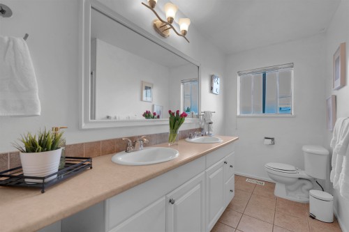 11064 Swan Crescent, Surrey, BC - Indoor Photo Showing Bathroom