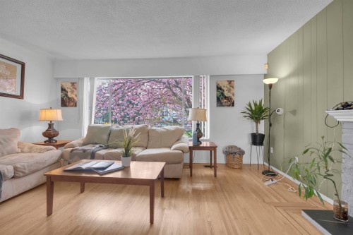 11064 Swan Crescent, Surrey, BC - Indoor Photo Showing Living Room