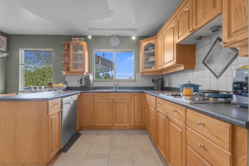 11064 Swan Crescent, Surrey, BC - Indoor Photo Showing Kitchen