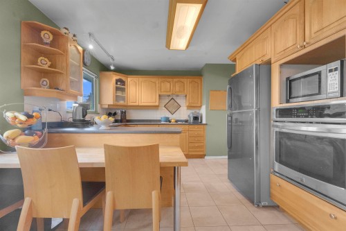 11064 Swan Crescent, Surrey, BC - Indoor Photo Showing Kitchen With Double Sink