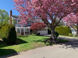 1925 154a Street Surrey, BC V4A 7S1