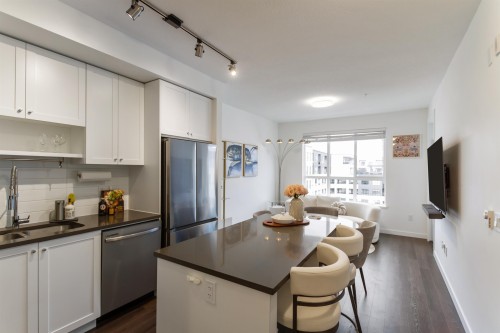 504-15738 85 Avenue  Surrey, BC V4N 6Y1