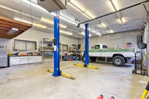 21415 0 Avenue, Langley, BC - Indoor Photo Showing Garage