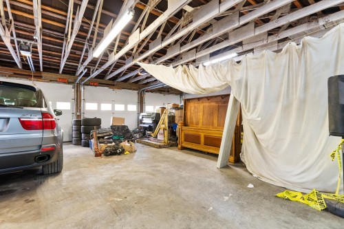 21415 0 Avenue, Langley, BC - Indoor Photo Showing Garage