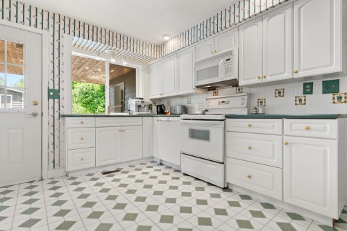 21415 0 Avenue, Langley, BC - Indoor Photo Showing Kitchen