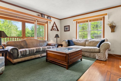 21415 0 Avenue, Langley, BC - Indoor Photo Showing Living Room