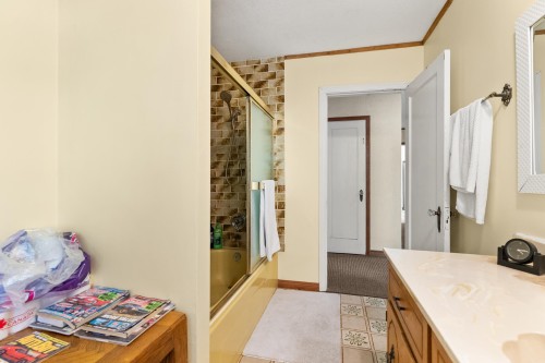 21415 0 Avenue, Langley, BC - Indoor Photo Showing Bathroom