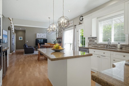 15512 37A Avenue, Surrey, BC 