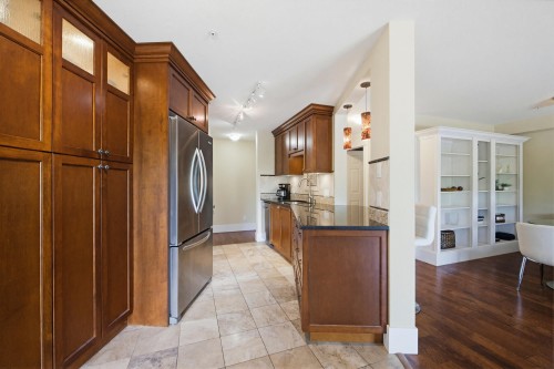 305-15150 29A Avenue, Surrey, BC - Indoor Photo Showing Kitchen