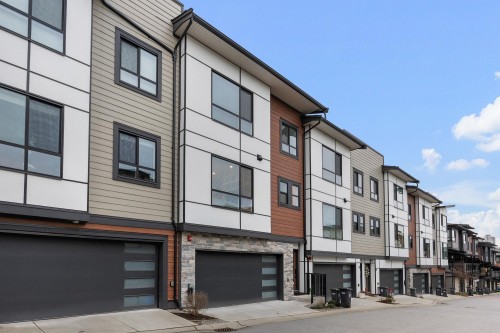 24-20150 81 Avenue  Langley, BC V2Y 3L8