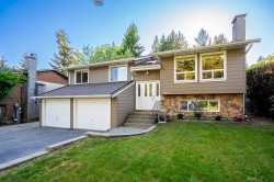 5833 Angus Place Surrey, BC V3S 4W6
