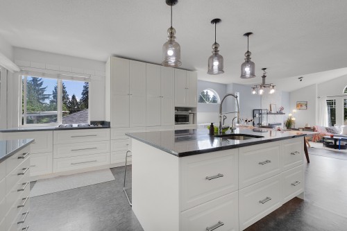 15971 101A Avenue, Surrey, BC 